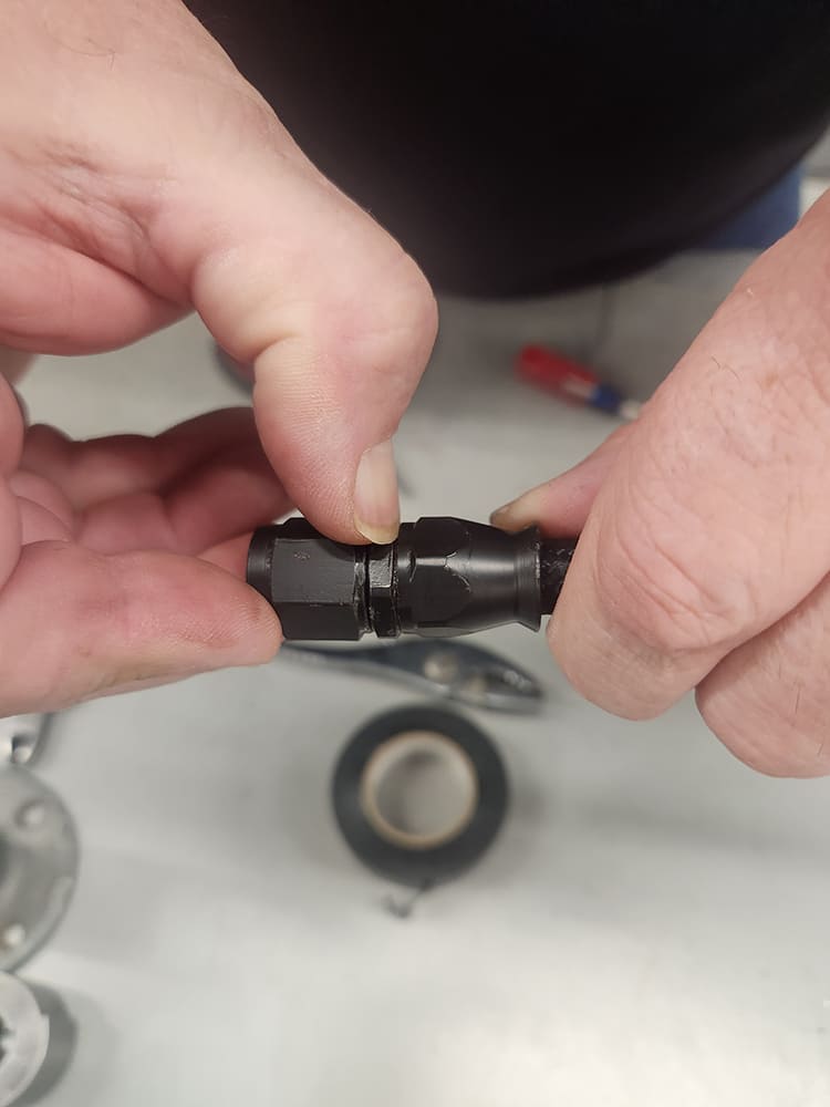 24 Verifying proper seat of AN fitting collar against hose end during install