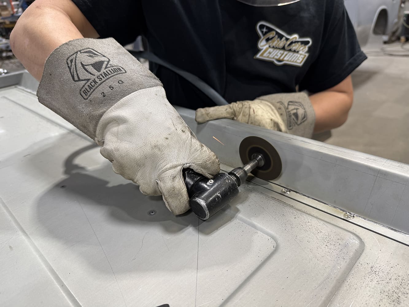 06 Grindingcutting tailgate edge pneumatic cut off wheel BLACK STALLION 25G gloves metal debris on surface