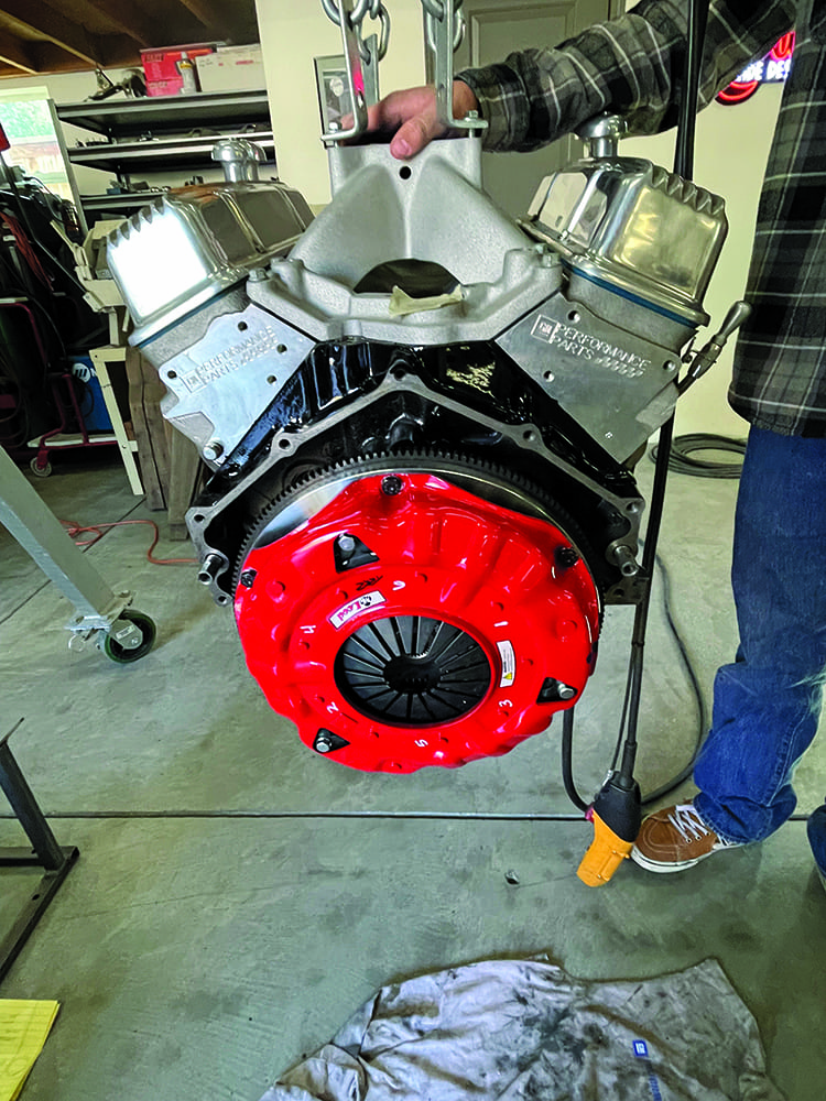 08 V8 engine with red clutch pressure plate assembly flywheel installation shop floor