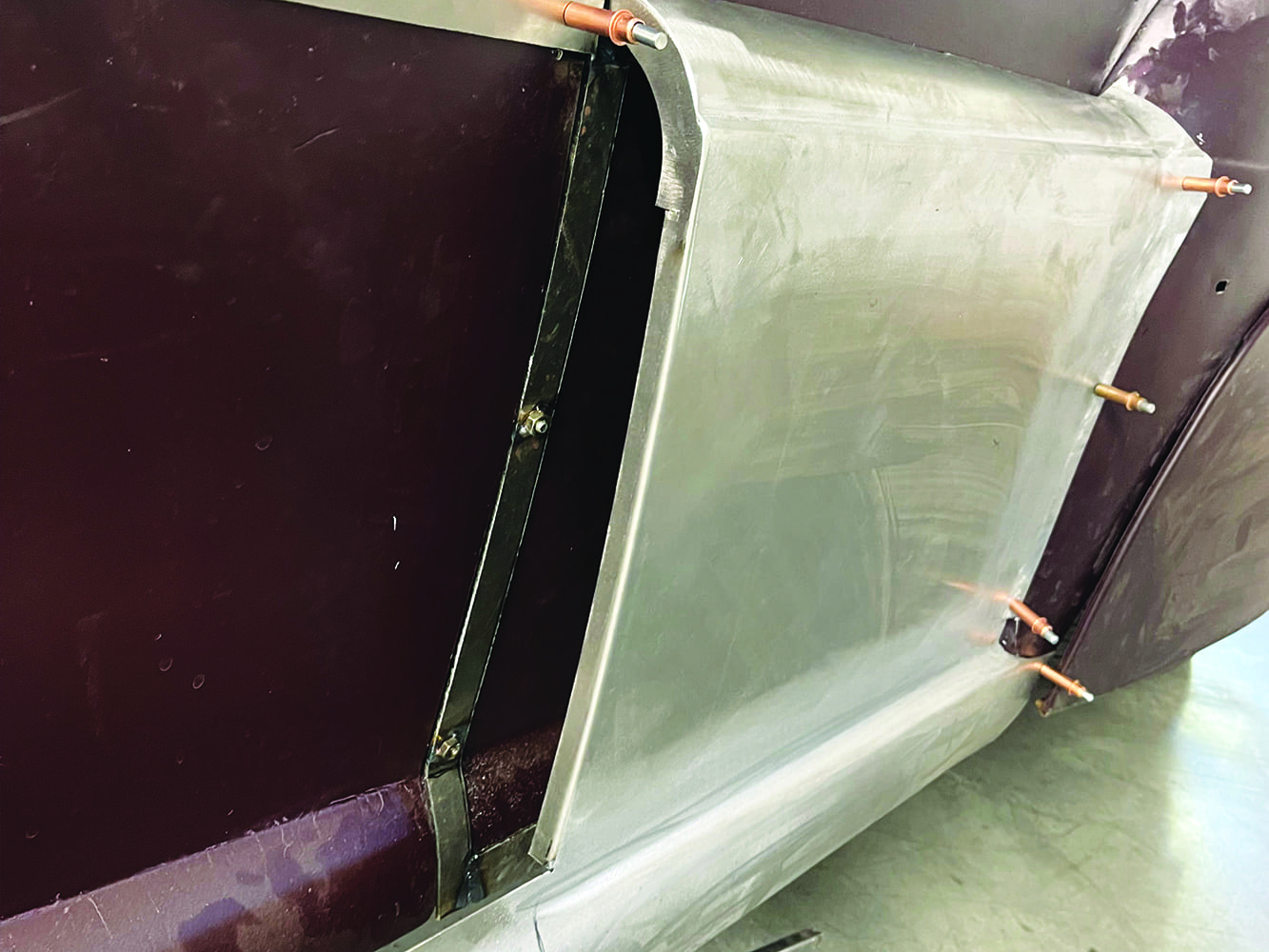 16 1947 Ford coupe fadeaway fender support structure metal brackets attachment points exposed