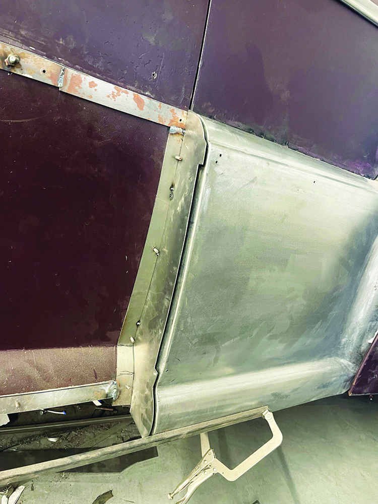 20 1947 Ford coupe forward fadeaway fender edge attachment flange cleco fasteners detail