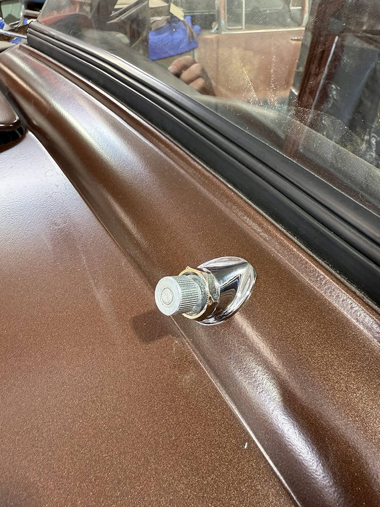 22 Chrome Newport wiper pivot ribbed shaft brown cowl