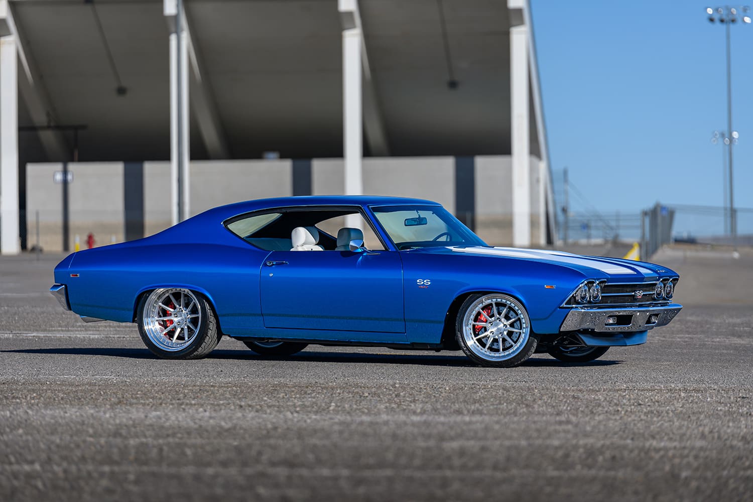 004 1969 Chevelle SS profile shot staggered wheels white seats 427 badging side view