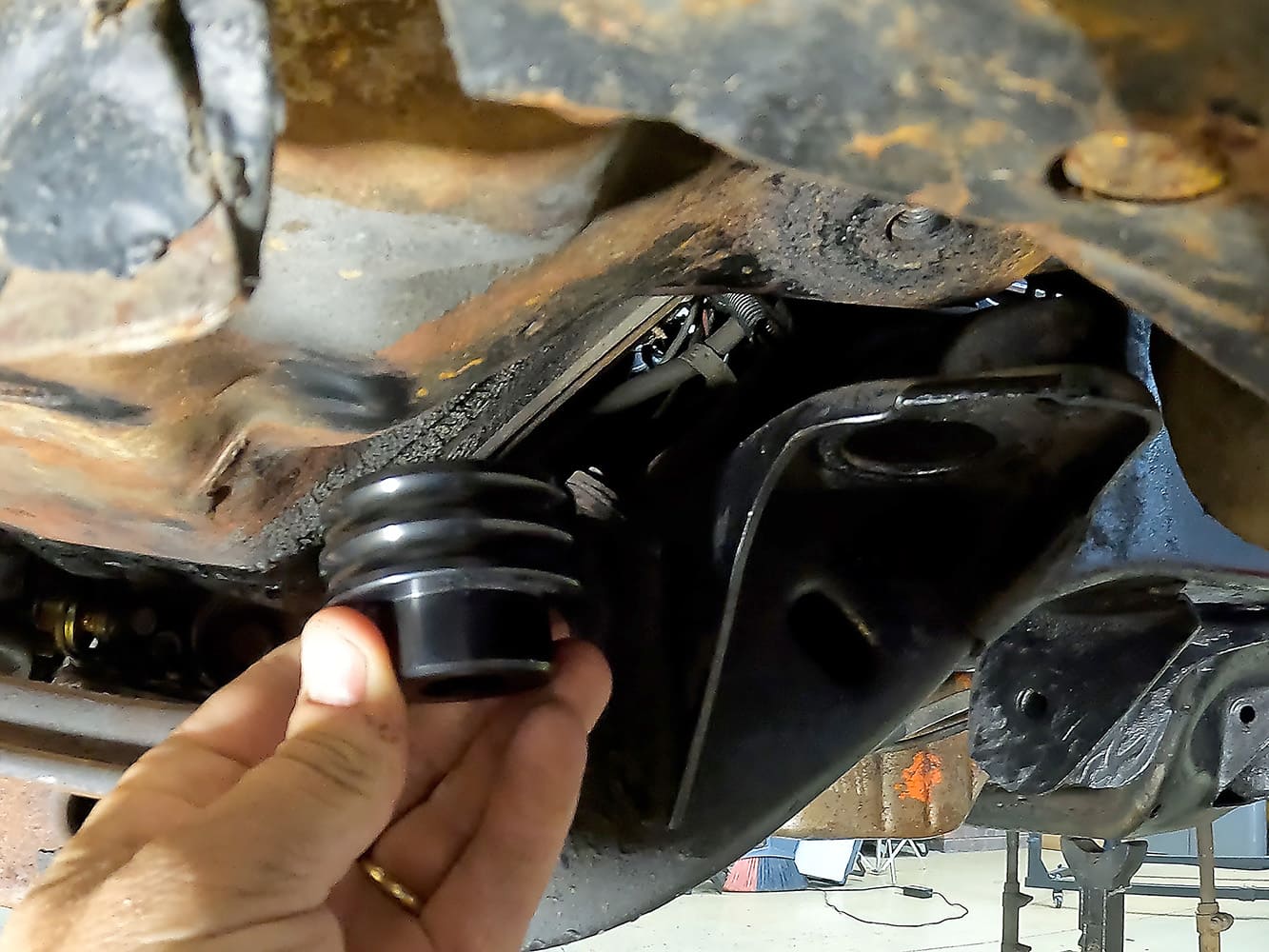 007 1978 camaro polyurethane body mount bushing held near install point