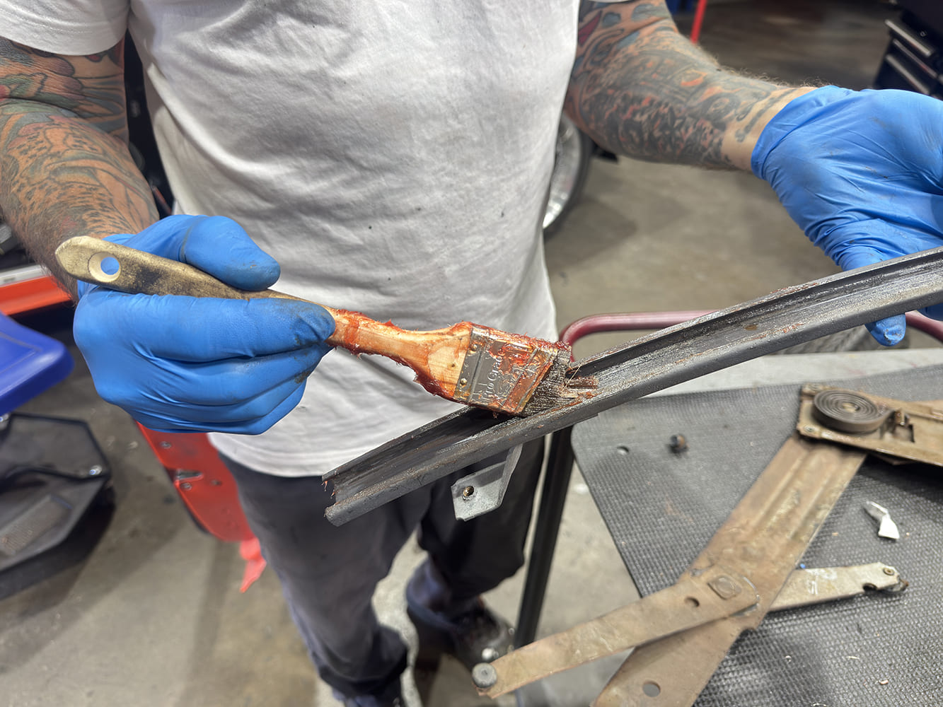 016 1971 camaro lubricating window channel guide with brush