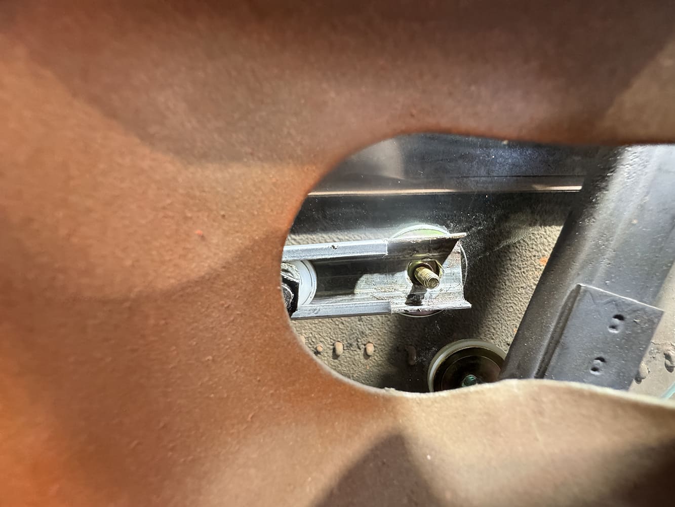 024 1971 camaro roller and track install view through door access