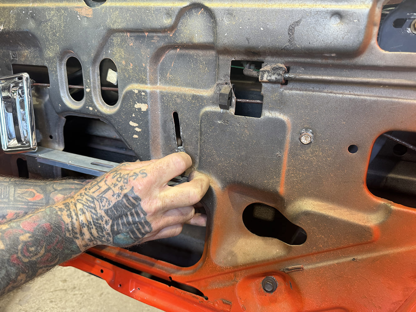 025 1971 camaro glass guide bolt installation through inner access hole