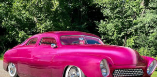 01 1949 mercury sedan staller front three quarter view