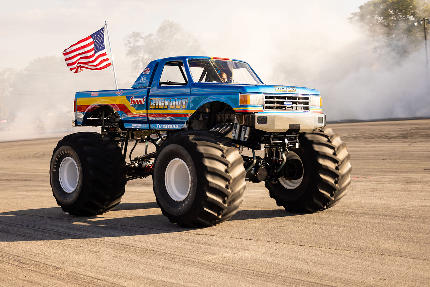 08 1990 Ford F 250 Bigfoot monster truck American flag show truck