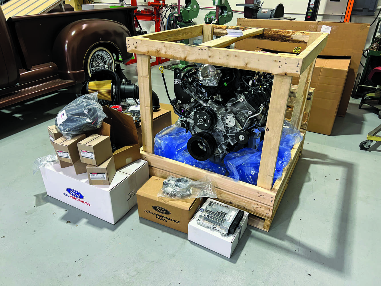 13 Ford Performance Godzilla crate engine unboxing 7 3L V8 delivery with ECU and parts