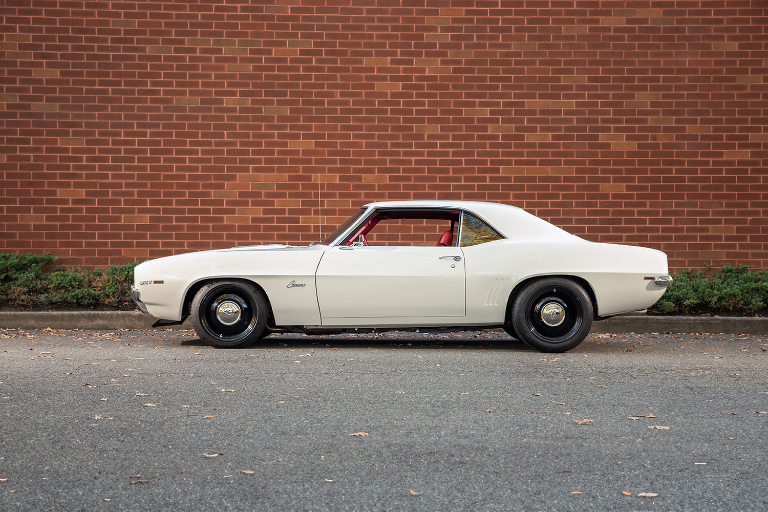 004 1969 chevy camaro side profile red interior white paint