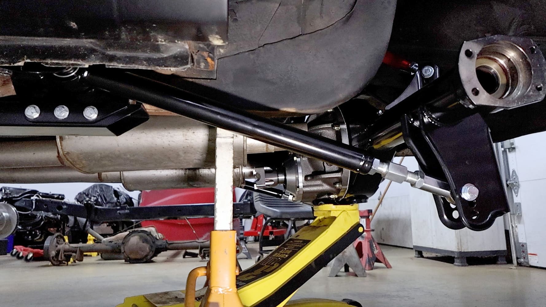 017 1978 camaro g bar torque arm mounted under chassis view