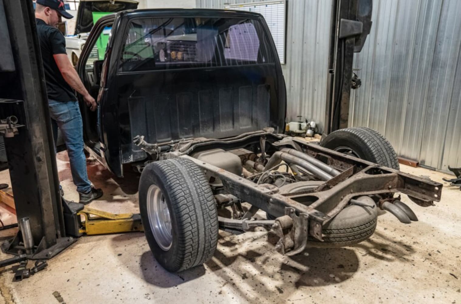 02 1990 Chevy C1500 OBS frame exposed teardown air ride conversion