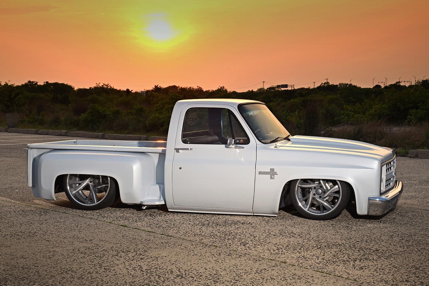 03 1986 Chevy C10 step side air ride tuck big billet wheels