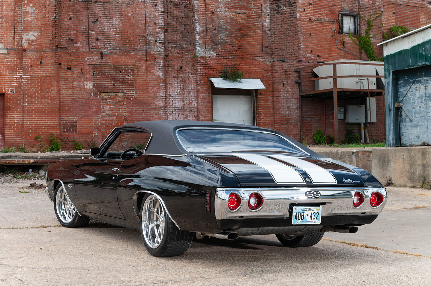 04 1971 Chevelle SS black white dual racing stripes rear three quarter view chrome trim