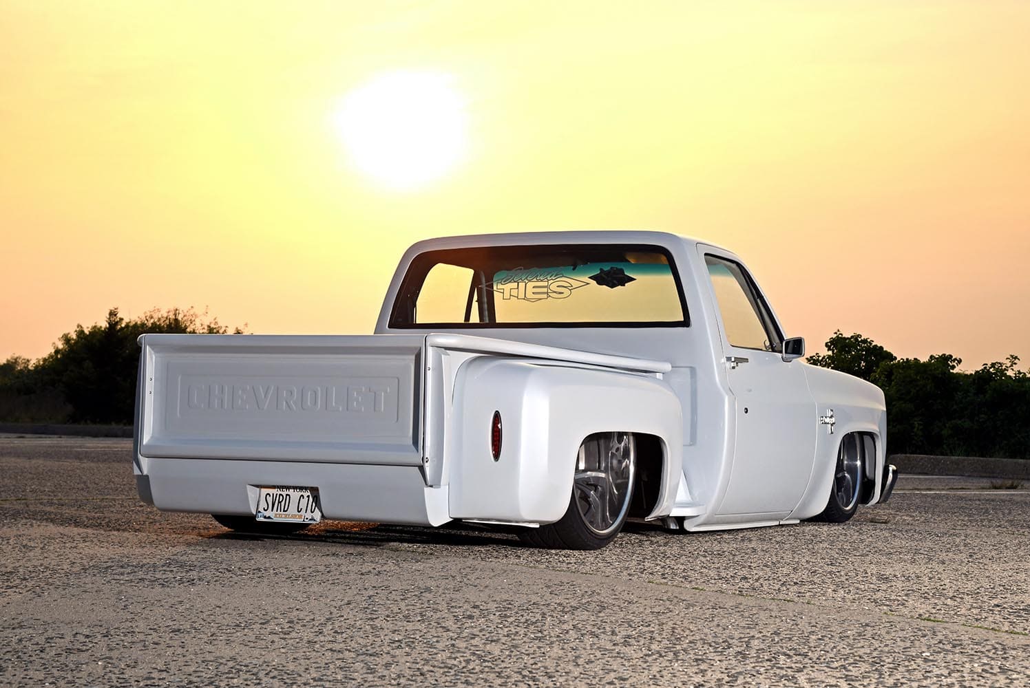 05 1986 Chevy C10 rear view shaved tailgate sunset slammed stance