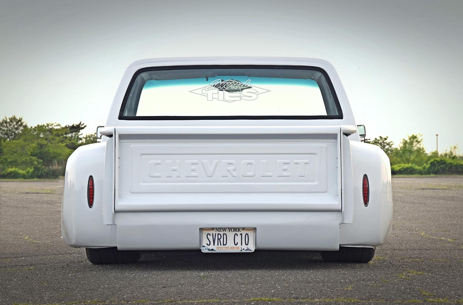 07 1986 Chevy C10 tailgate detail CHEVROLET embossed plate filler panel