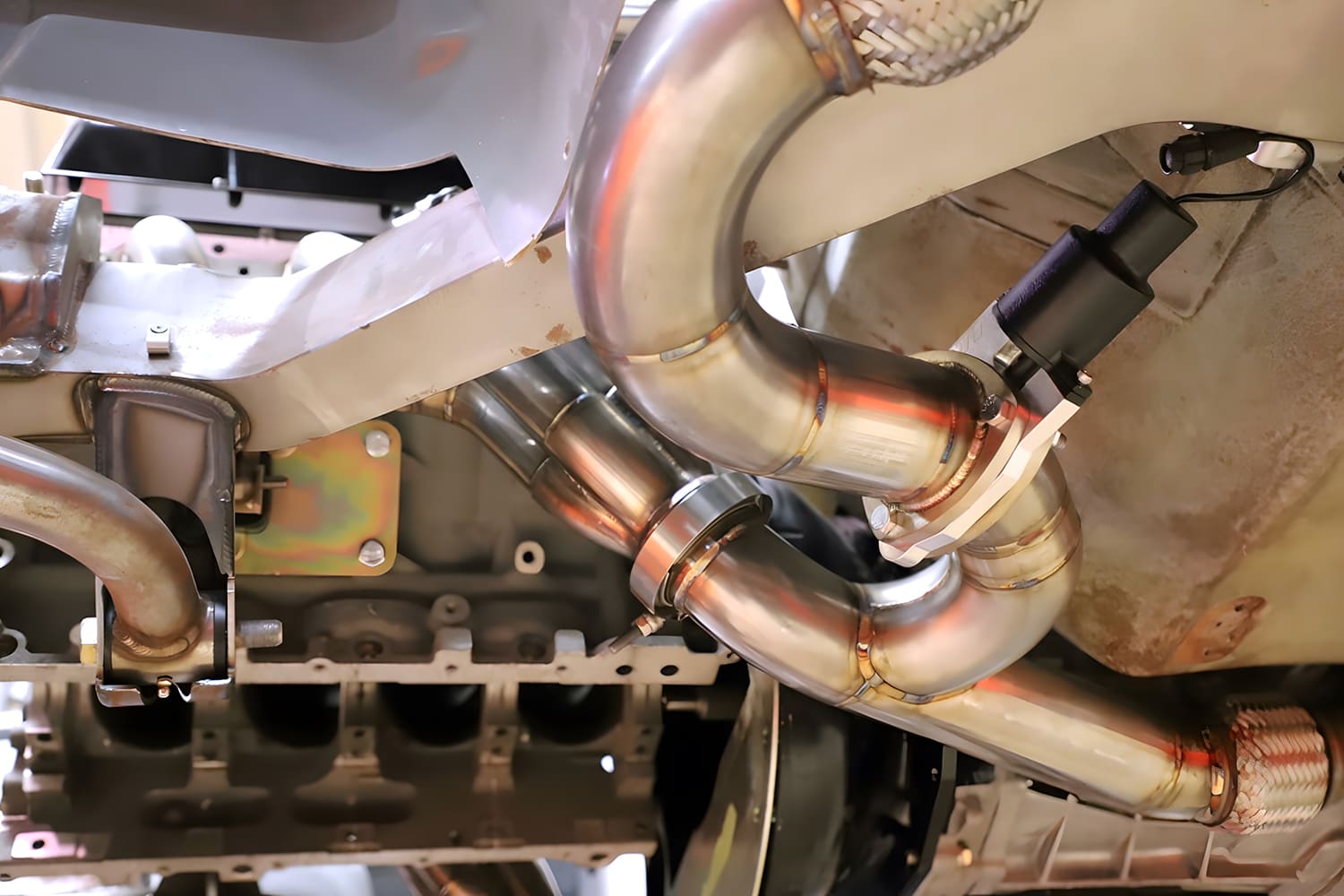 close up of Y pipe and electronic cutout valve on stainless exhaust system