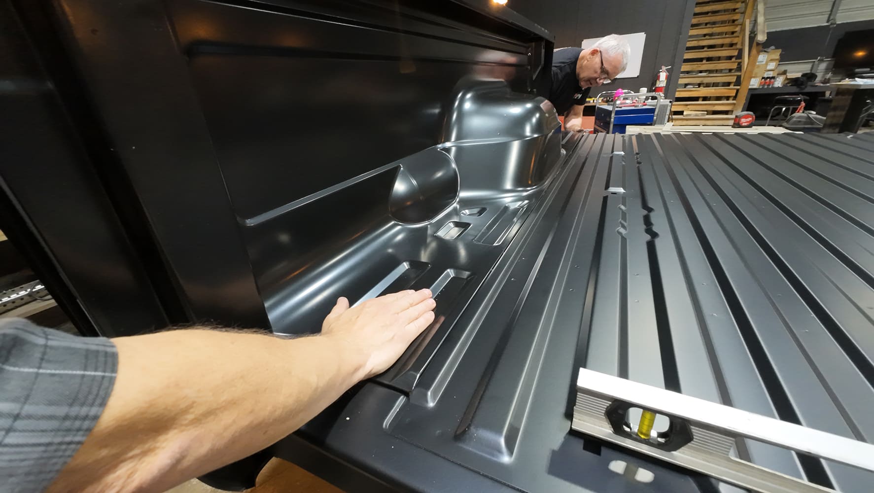 ford dentside bed panel adjustment