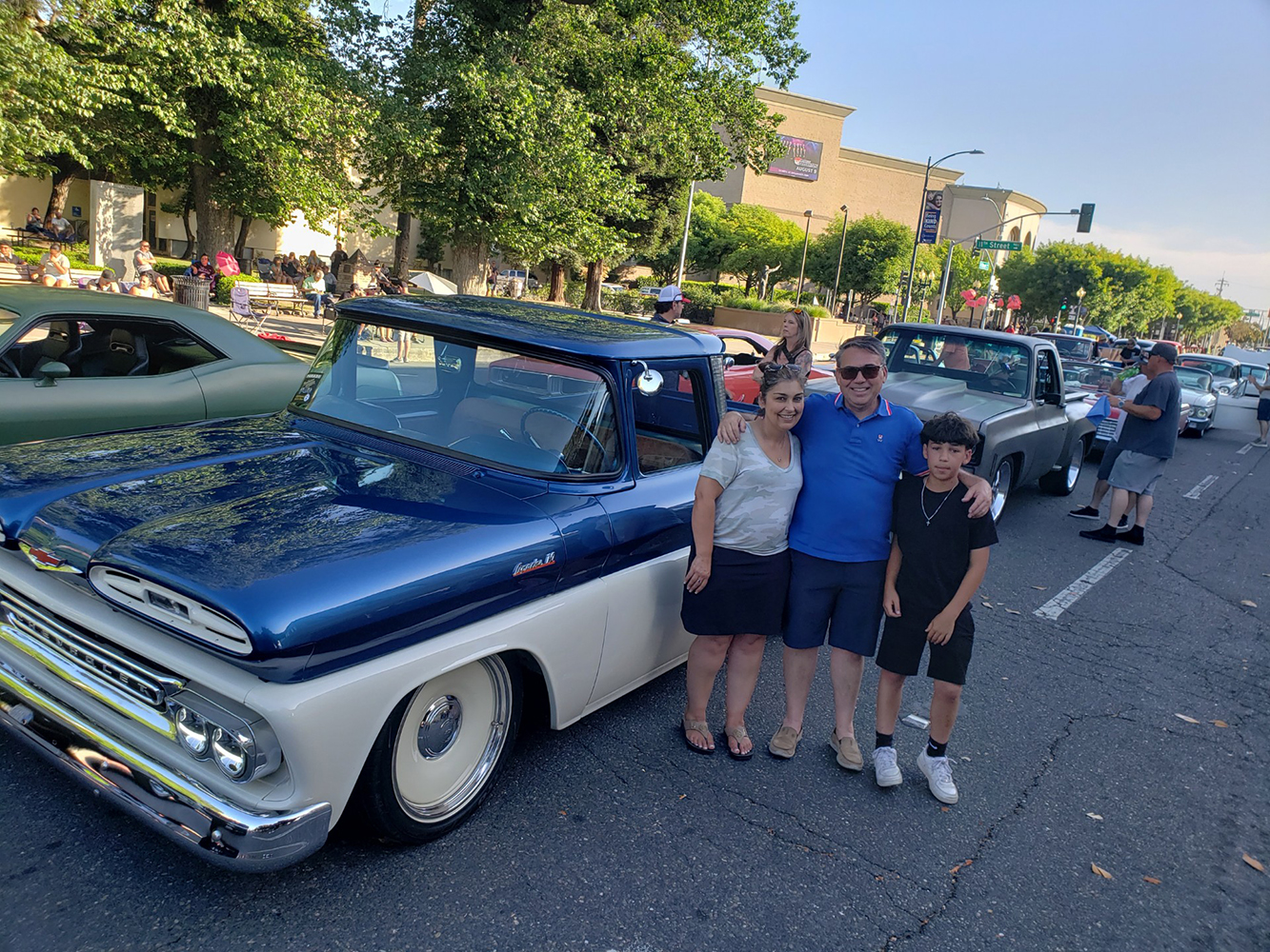 61 apache blue white