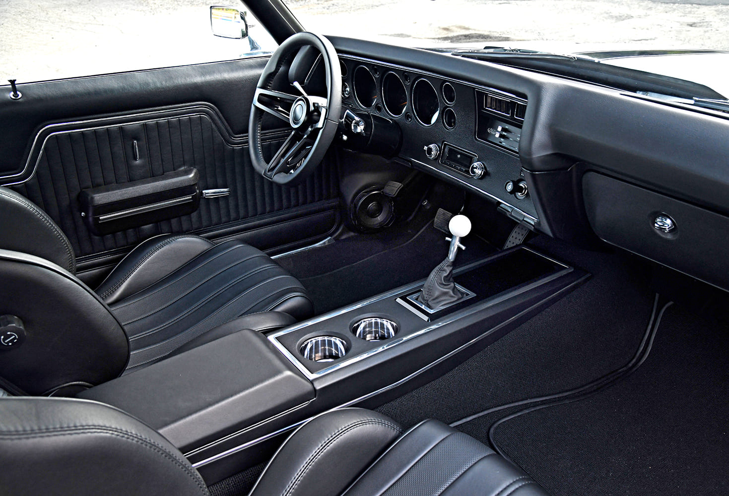 1970 Chevrolet Chevelle SS 396 custom interior dashboard view manual transmission center console cup holders
