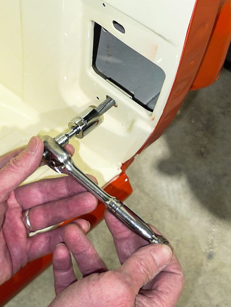 1955 Chevrolet 3100 door hinge arm installation and torque tightening process