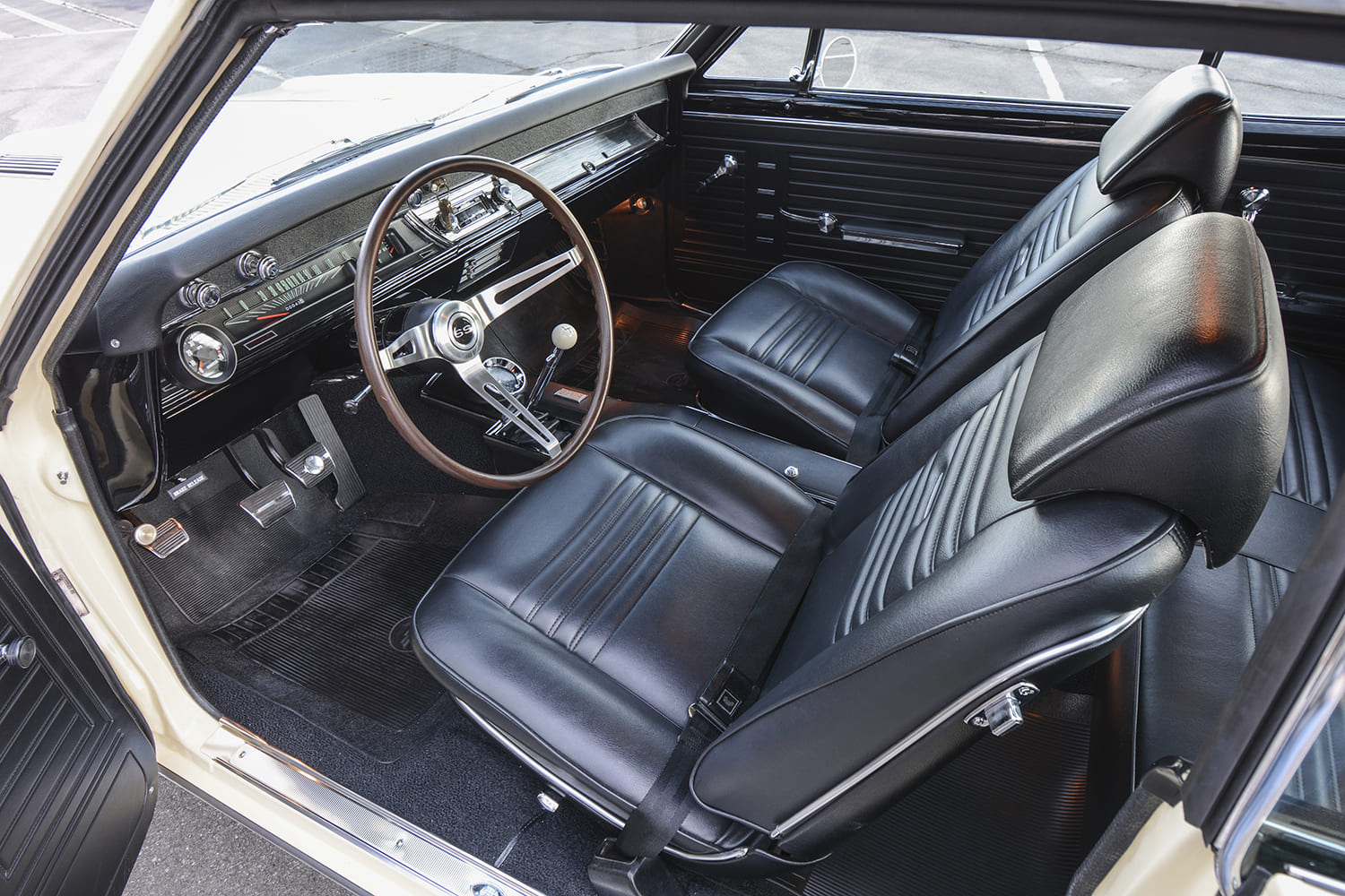 006 1967 Chevrolet Chevelle SS 396 black bucket seats center console Hurst style 4 speed shifter