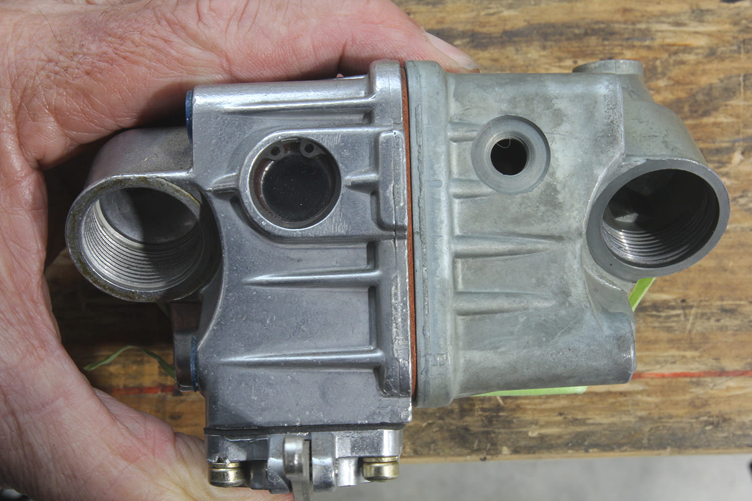 checking sight glass on holley float bowl for level