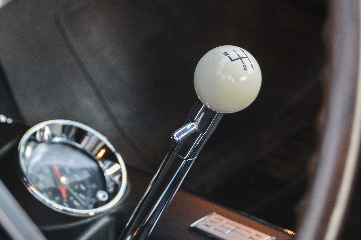 009 1967 Chevrolet Chevelle SS 396 manual transmission white cue ball shifter auxiliary gauge