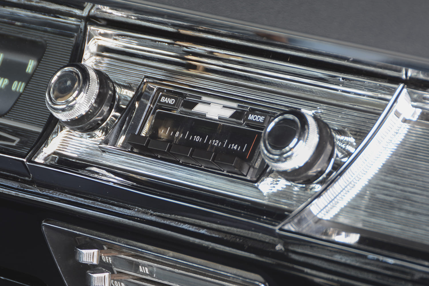010 1967 Chevrolet Chevelle SS 396 factory radio Chevrolet bowtie logo classic dash trim