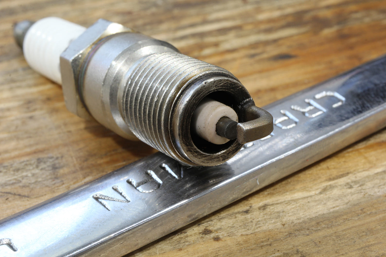 spark plug with light tan color shows a proper air fuel ratio