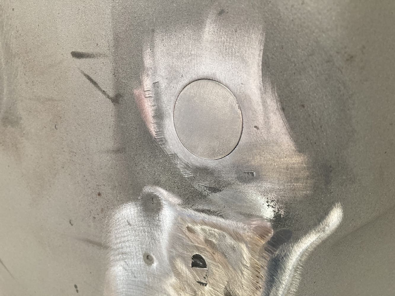 magnet holds filler disc for welding