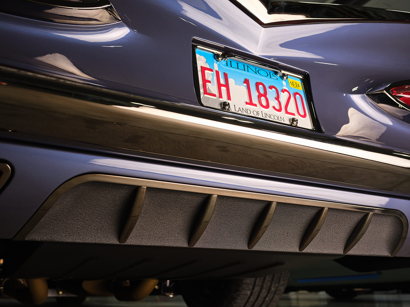 1959 Chevrolet Impala rear license plate close up Illinois plate chrome bumper custom details